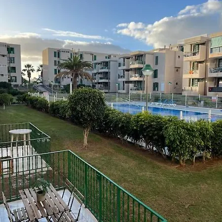 Spacious & Centrally-located Apartmán *