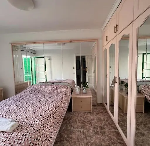 Spacious & Centrally-located Apartmán Arona (Tenerife)