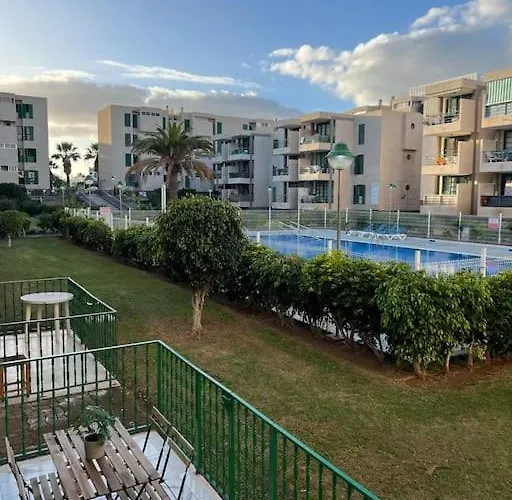 Spacious & Centrally-located Apartmán *