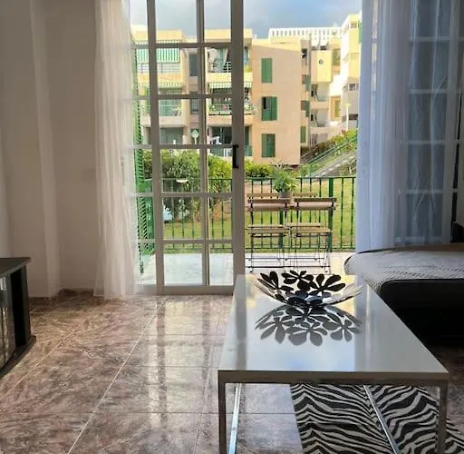 Spacious & Centrally-located Apartment *