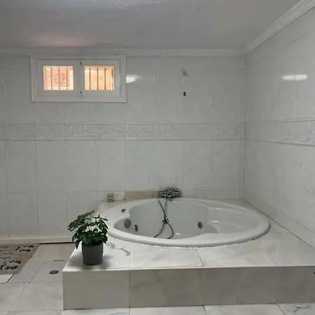 Spacious & Centrally-located * Arona (Tenerife)