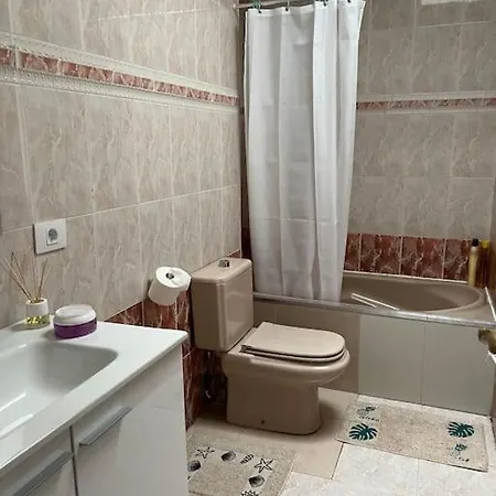 Spacious & Centrally-located Apartamento Arona (Tenerife)