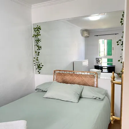 アパート Spacious & Centrally-located アロナ