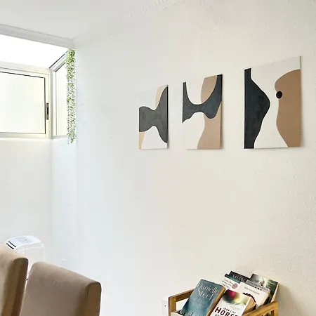 アパート Spacious & Centrally-located